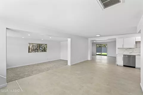 2525 E Warwick Vis, Tucson, AZ 85713 photo 4