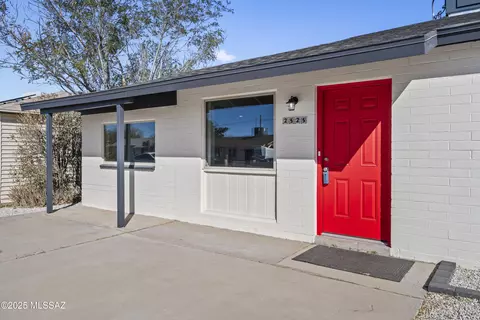 2525 E Warwick Vis, Tucson, AZ 85713 photo 3