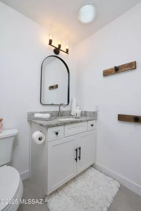 Bath - 63671 E Cat Claw Ln, Saddlebrooke, AZ 85739 photo 4 of 5