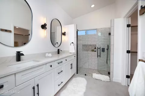 Bath - 63671 E Cat Claw Ln, Saddlebrooke, AZ 85739 photo 1 of 5