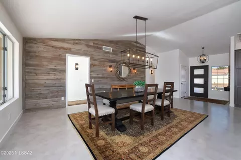 Dining - 63671 E Cat Claw Ln, Saddlebrooke, AZ 85739 photo 2 of 3