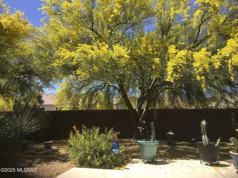 9367 N Sombrero Canyon Dr, Tucson, AZ 85743