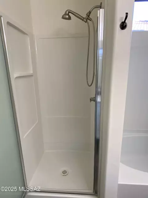 Bath - 12884 E Red Iron Trl, Vail, AZ 85641 photo 3 of 4
