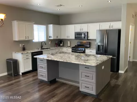 Kitchen - 12884 E Red Iron Trl, Vail, AZ 85641 photo 1 of 2