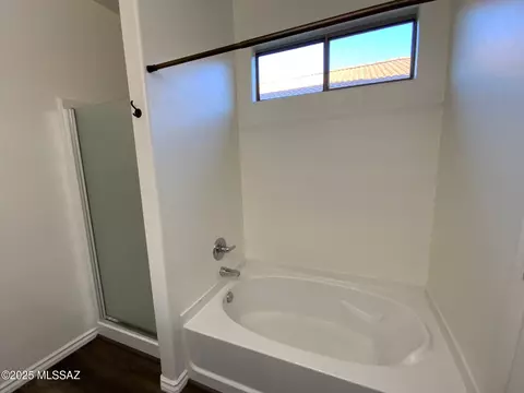Bath - 12884 E Red Iron Trl, Vail, AZ 85641 photo 2 of 4