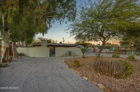 5943 E Beverly St, Tucson, AZ 85711