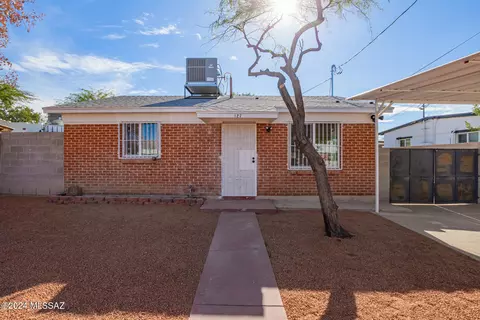 127 W Birdman Dr, Tucson, AZ 85705