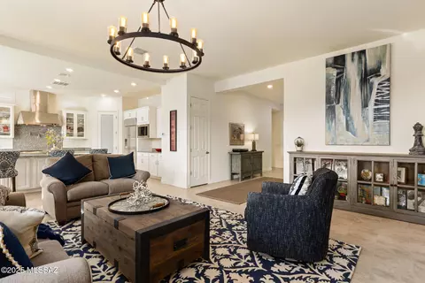 6735 W Red Hawk Pl, Marana, AZ 85658