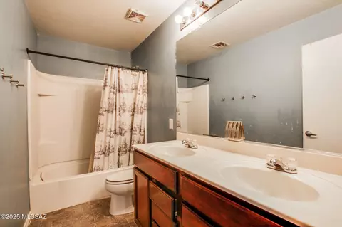 Bath - 6989 S Filaree Pl, Tucson, AZ 85756 photo 2 of 3