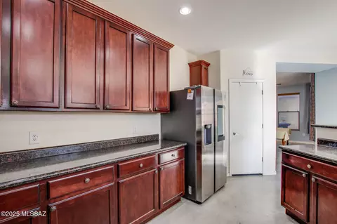 Kitchen - 6989 S Filaree Pl, Tucson, AZ 85756 photo 4 of 5