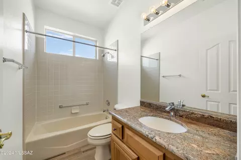 Bath - 37086 S Ridgeview Blvd, Saddlebrooke, AZ 85739 photo 4 of 4