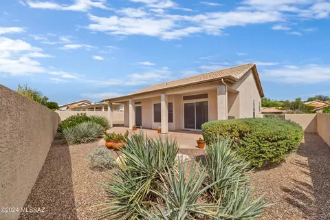 Exterior - 37086 S Ridgeview Blvd, Saddlebrooke, AZ 85739 photo 5 of 7
