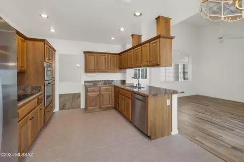 Kitchen - 37086 S Ridgeview Blvd, Saddlebrooke, AZ 85739 photo 4 of 6