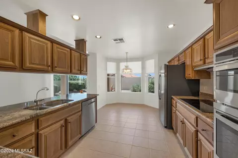Kitchen - 37086 S Ridgeview Blvd, Saddlebrooke, AZ 85739 photo 1 of 6