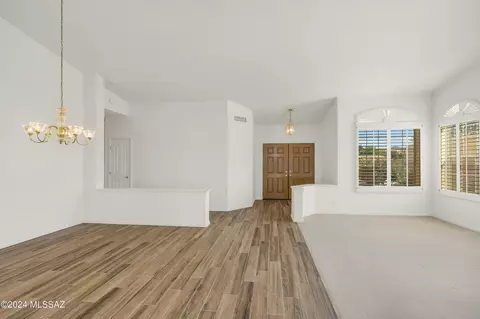 Living - 37086 S Ridgeview Blvd, Saddlebrooke, AZ 85739 photo 2 of 4