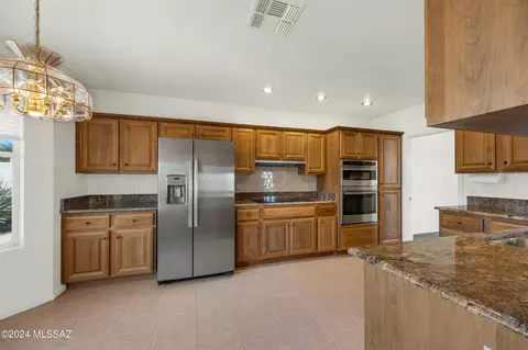 Kitchen - 37086 S Ridgeview Blvd, Saddlebrooke, AZ 85739 photo 3 of 6