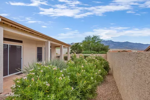 Exterior - 37086 S Ridgeview Blvd, Saddlebrooke, AZ 85739 photo 3 of 7