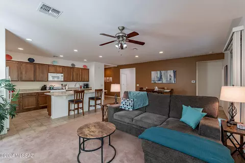1762 E Mule Springs Dr, Green Valley, AZ 85614