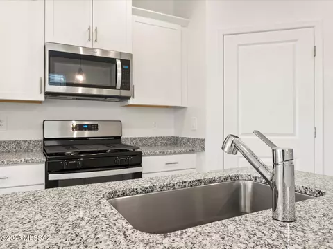 Kitchen - 12526 E Remi Dr, Vail, AZ 85641 photo 6 of 6