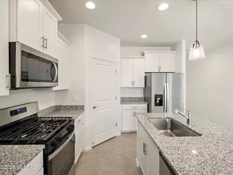 Kitchen - 12526 E Remi Dr, Vail, AZ 85641 photo 3 of 6