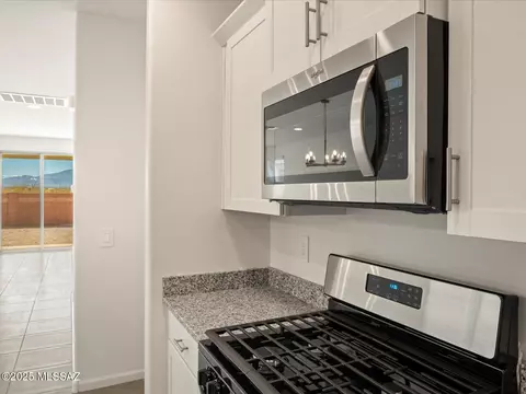 Kitchen - 12526 E Remi Dr, Vail, AZ 85641 photo 4 of 6