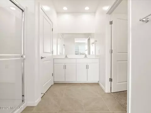 Bath - 12526 E Remi Dr, Vail, AZ 85641 photo 3 of 6