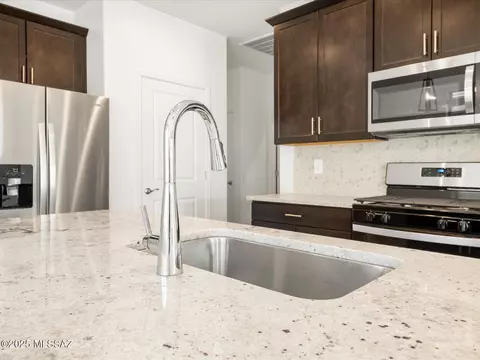 Kitchen - 12511 E Remi Dr, Vail, AZ 85641 photo 5 of 6
