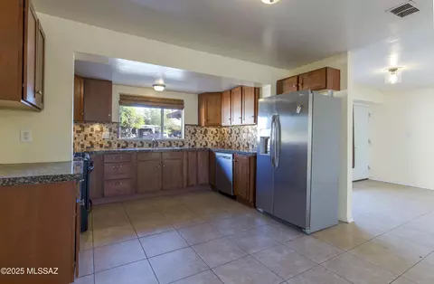5631 E 4th St, Tucson, AZ 85711 photo 6