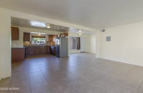 5631 E 4th St, Tucson, AZ 85711 photo 9