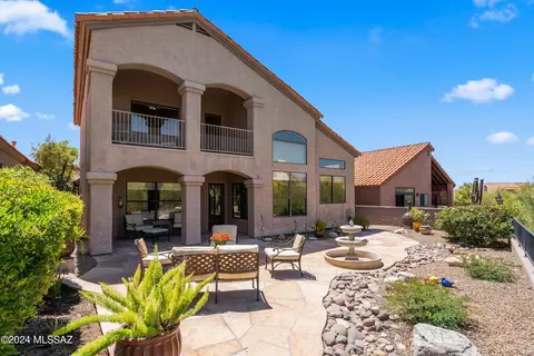 5979 N Moon Crest Dr, Tucson, AZ 85718