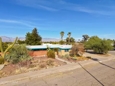 7235 E Princeton Dr, Tucson, AZ 85710