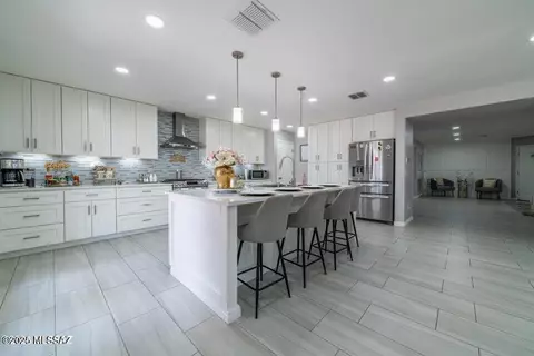 6151 S Earp Wash Ln, Tucson, AZ 85706