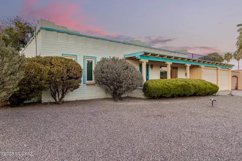 381 E Las Milpas, Green Valley, AZ 85614