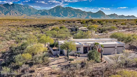 655 E Bent Branch Pl, Green Valley, AZ 85614