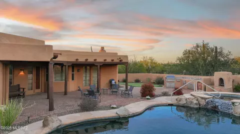 2460 W Crow Wash Pl, Oro Valley, AZ 85742
