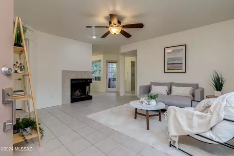 6655 N Canyon Crest Dr #8146, Tucson, AZ 85750