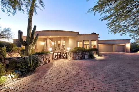 7401 N Mystic Canyon Dr, Tucson, AZ 85718