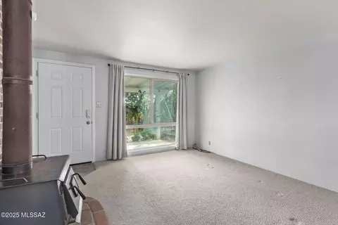Living - 13530 E Garigans Gulch, Vail, AZ 85641 photo 2 of 2