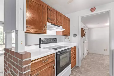 Kitchen - 13530 E Garigans Gulch, Vail, AZ 85641 photo 1 of 3