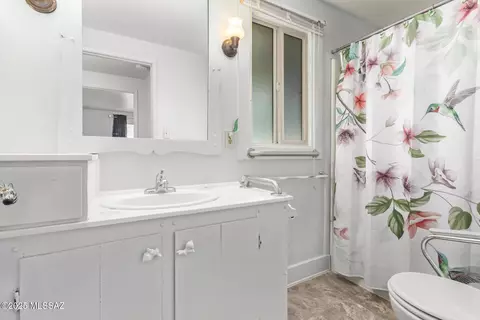 Bath - 13530 E Garigans Gulch, Vail, AZ 85641 photo 1 of 1