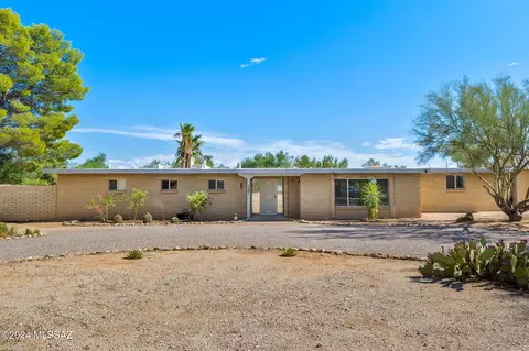 1381 W San Nicolas Dr, Tucson, AZ 85704