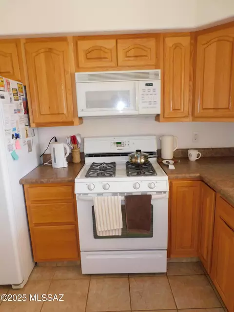 Kitchen - 996 E Geneva St, Pearce, AZ 85625 photo 4 of 5