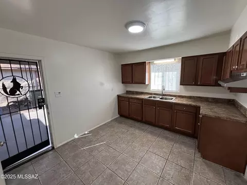 Kitchen - 737 E 33rd St, Tucson, AZ 85713 photo 2 of 2