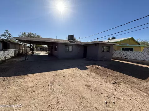 Exterior - 737 E 33rd St, Tucson, AZ 85713 photo 3 of 4