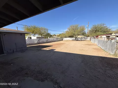 Exterior - 737 E 33rd St, Tucson, AZ 85713 photo 4 of 4