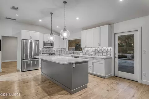 6407 E Calle De Mirar, Tucson, AZ 85750