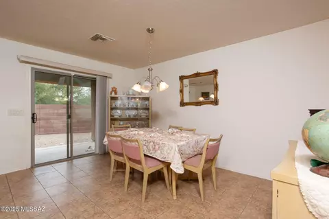 Dining - 6992 S Stonefield Dr, Tucson, AZ 85756 photo 2 of 2