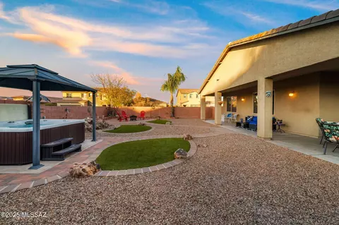 1135 E Lumberjack Trl, Sahuarita, AZ 85629