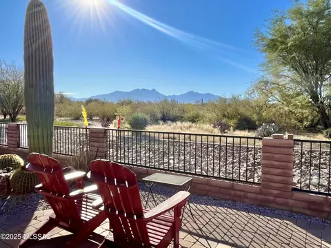 1043 N Broken Hills Dr, Green Valley, AZ 85614
