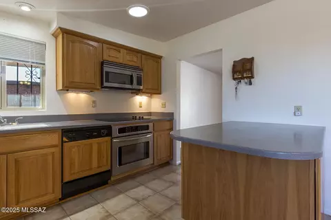 7257 E Sylvane Dr, Tucson, AZ 85710 photo 5